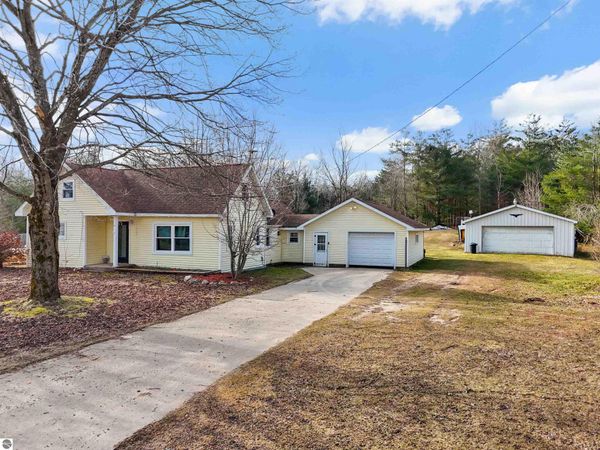 12805 19 Mile Road, Leroy, MI 49655