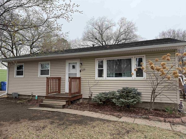 529 W Clark, Vermillion, SD 57069