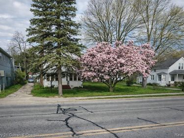 1027 N Leroy Street , Fenton, MI 48430