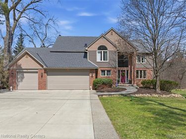 6276 N Shore Drive, West Bloomfield Twp, MI 48324