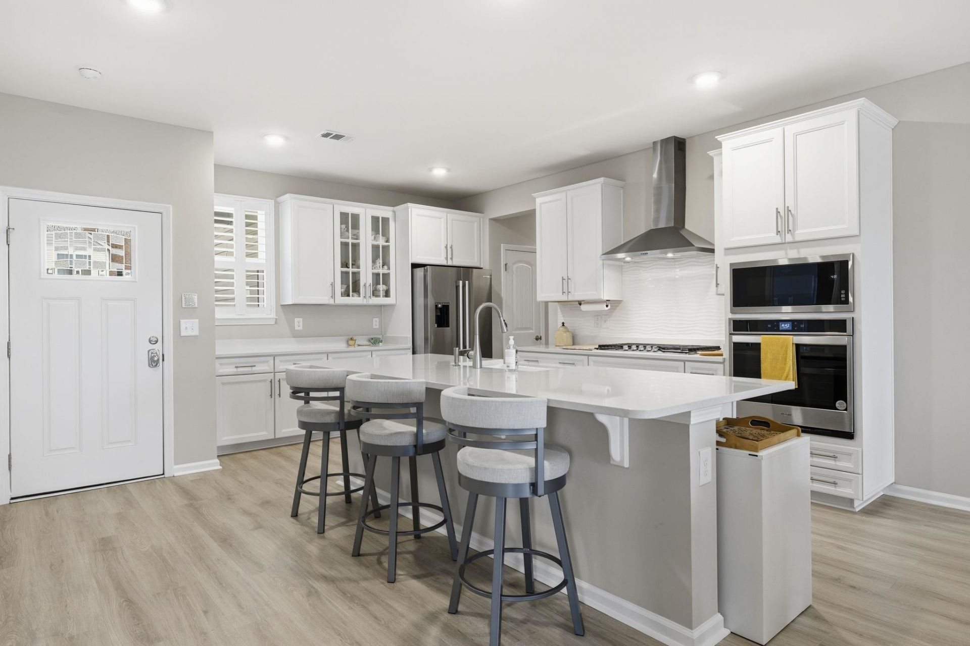 371 Mikita Dr. Photo 11