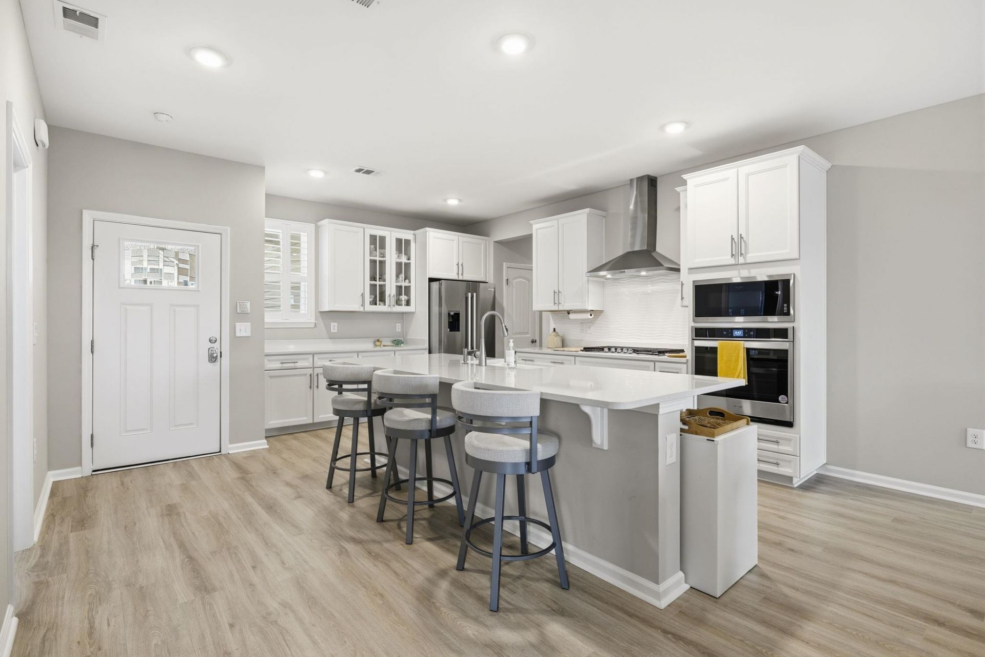 371 Mikita Dr. Photo 12