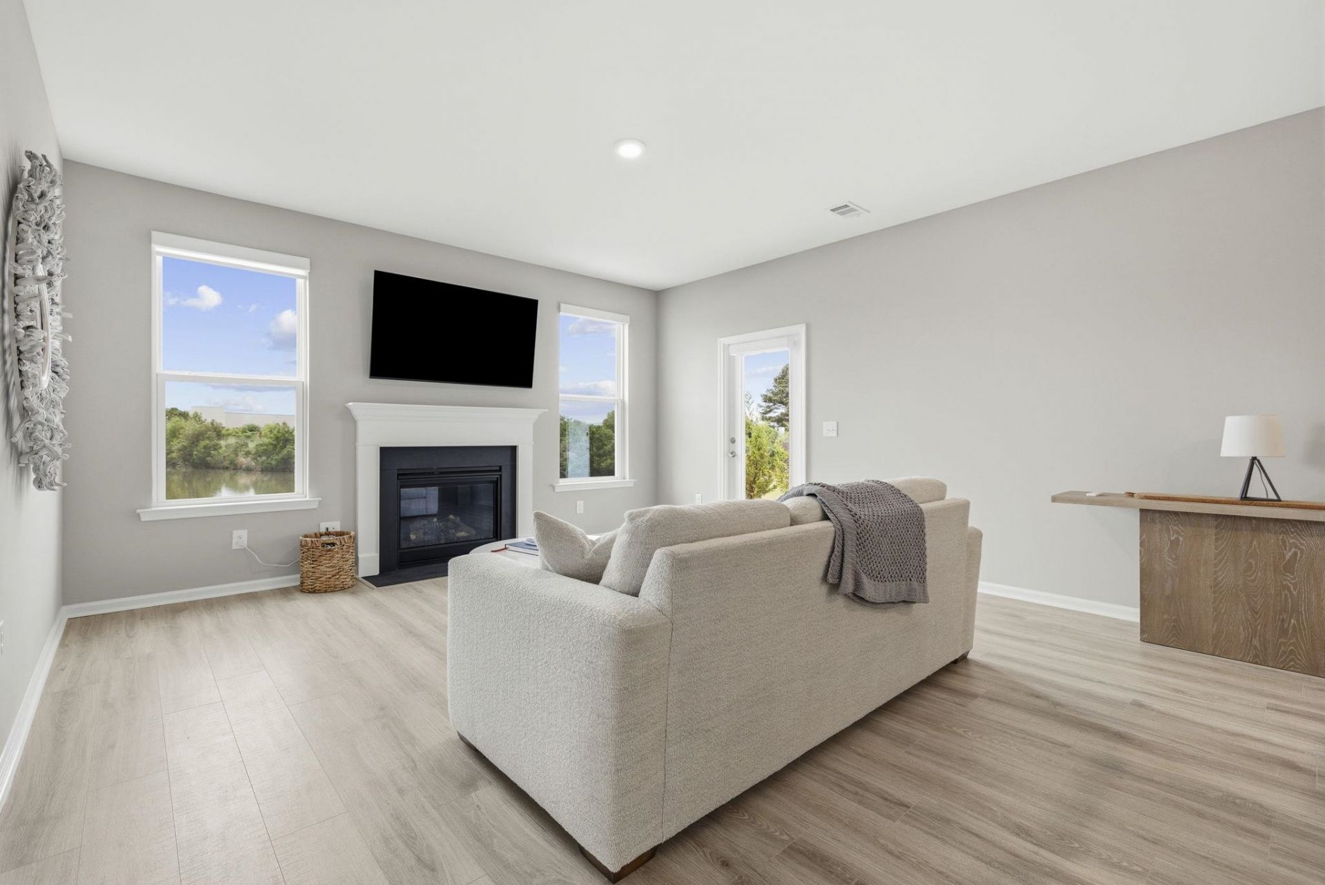 371 Mikita Dr. Photo 18