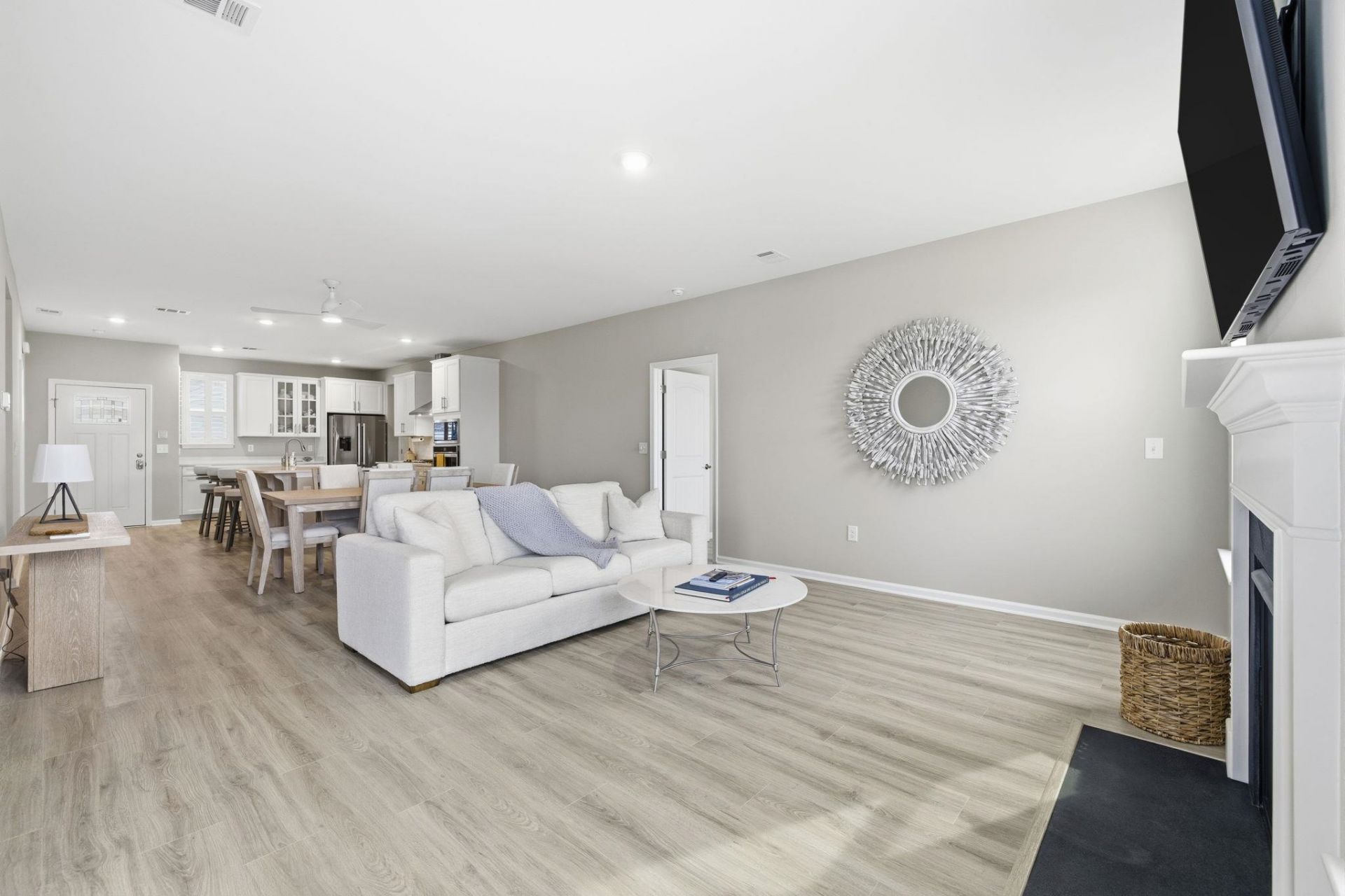 371 Mikita Dr. Photo 21