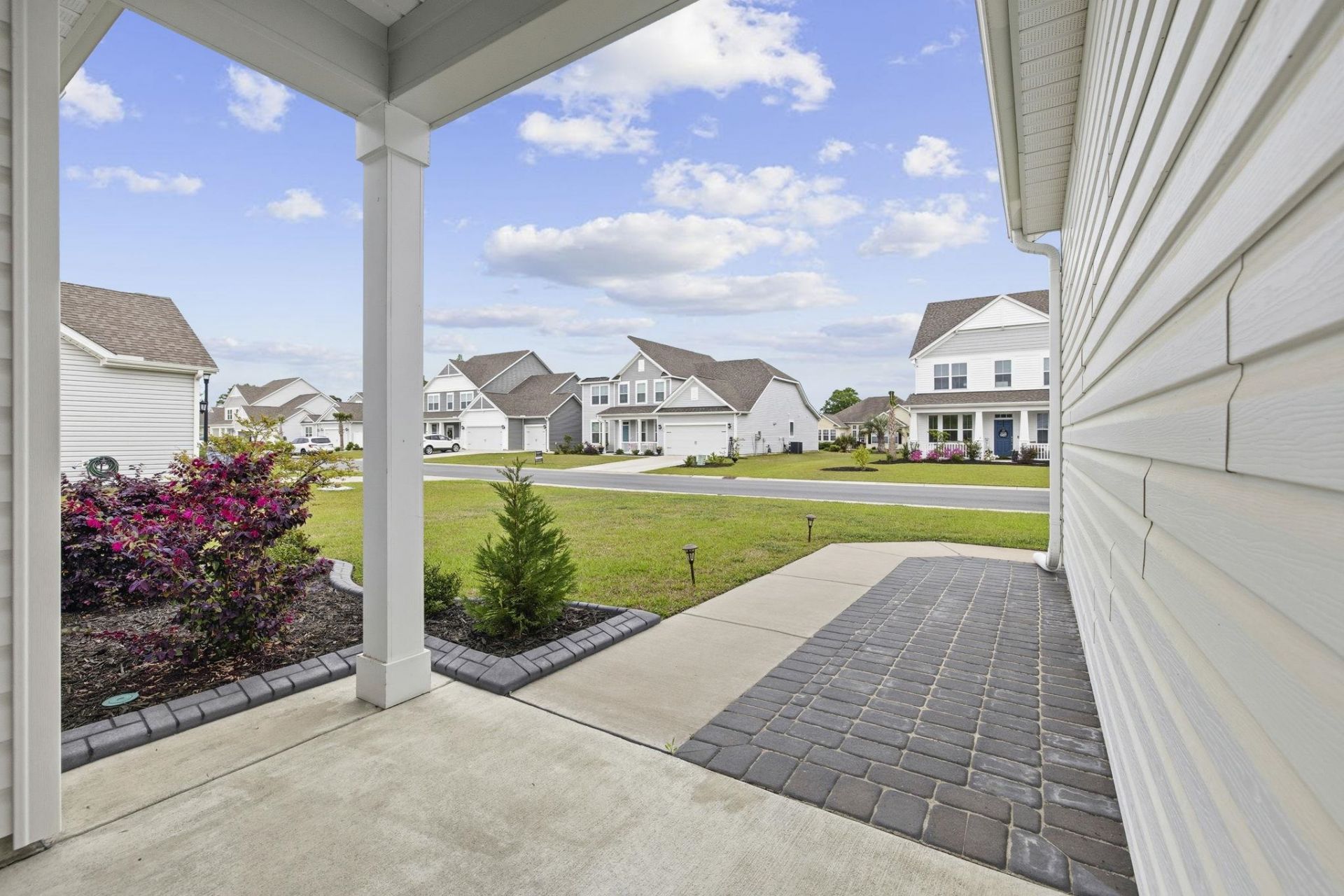 371 Mikita Dr. Photo 4