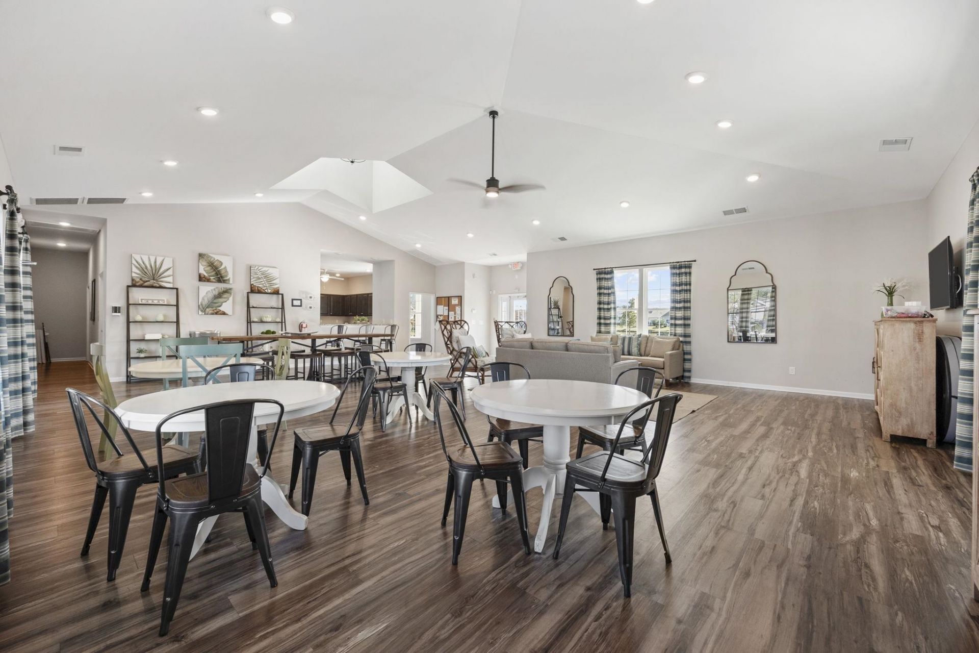 371 Mikita Dr. Photo 55