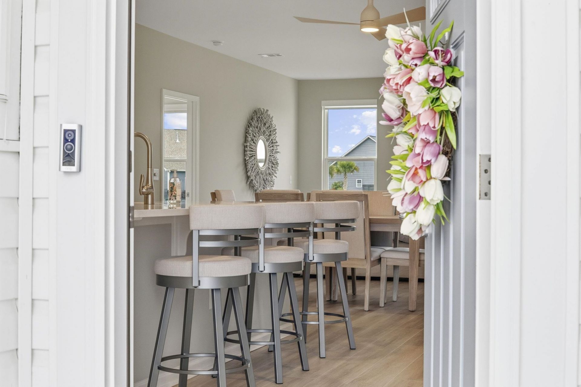 371 Mikita Dr. Photo 6