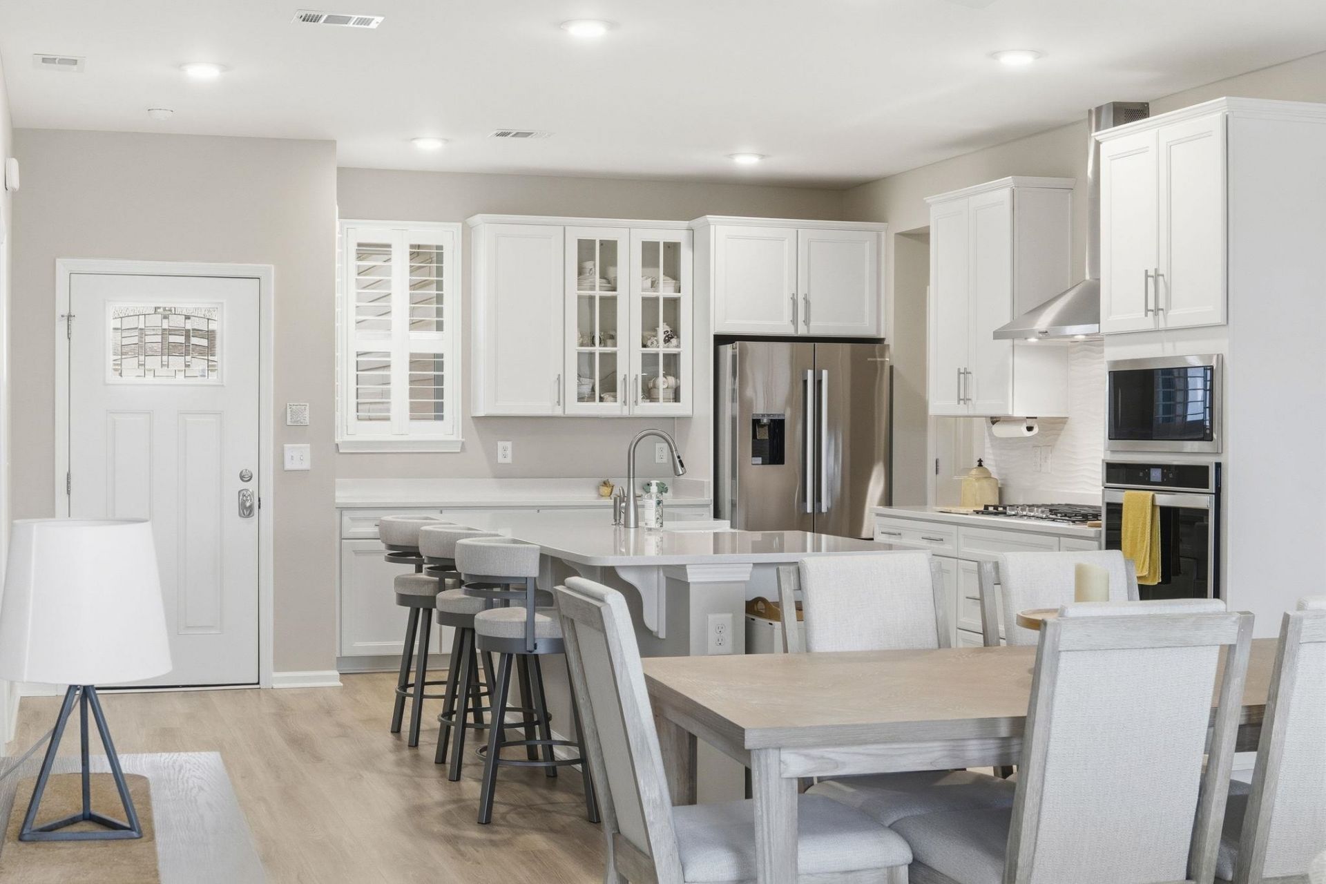 371 Mikita Dr. Photo 7