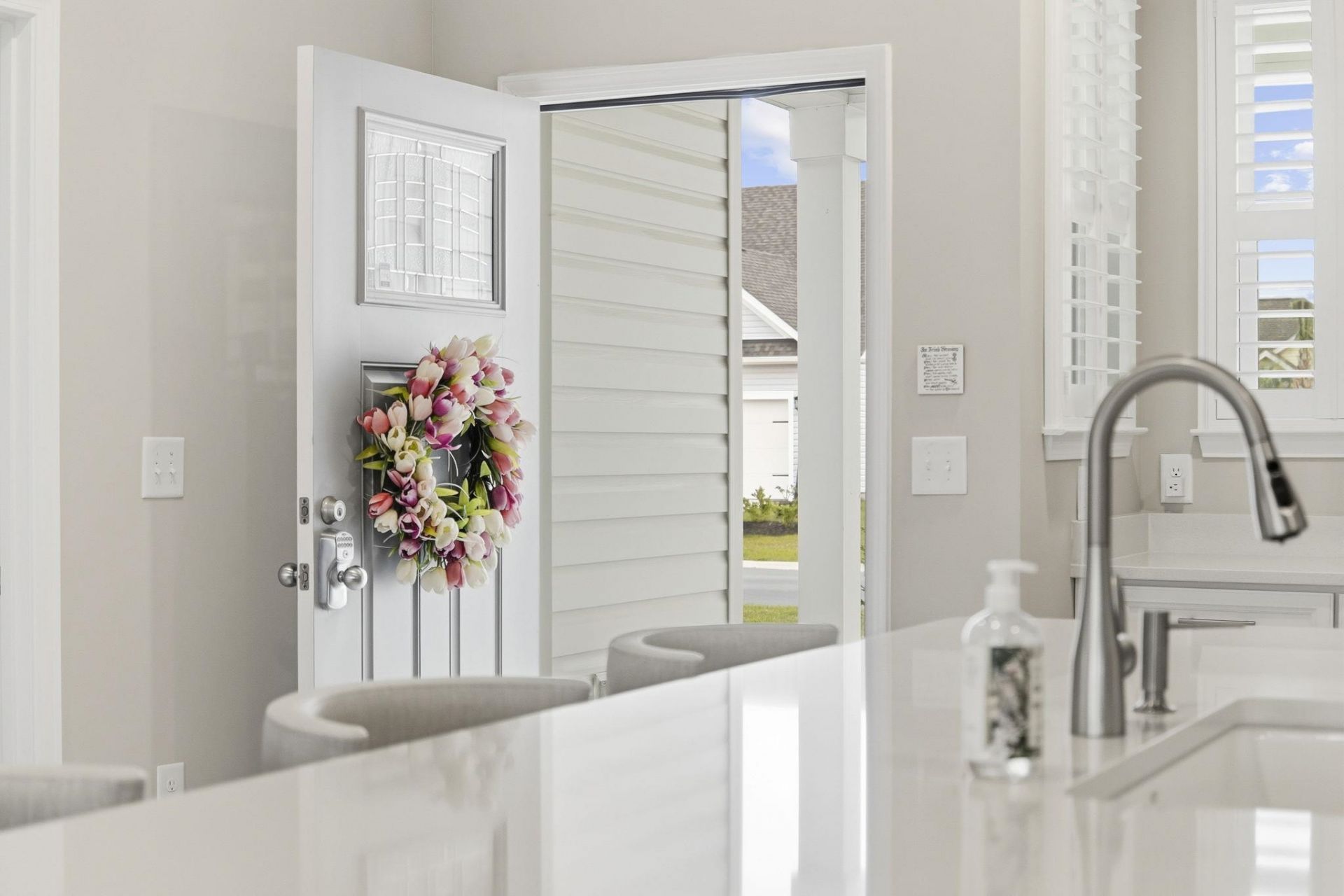 371 Mikita Dr. Photo 8