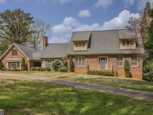 2265 Castle Lake Drive, Tyrone, GA 30290