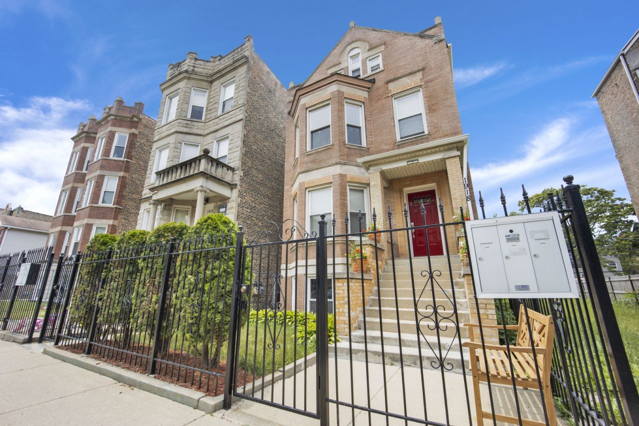 1918 S Albany Avenue, Unit 1, Chicago, IL 60623 Main Photo