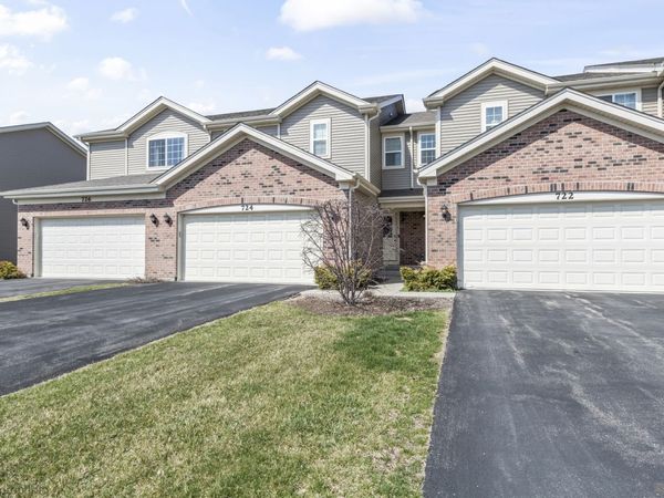 724 Wellington Lane, Cary, IL 60013