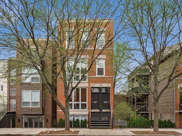1123 W Chestnut Street , Unit 2E, Chicago, IL 60642