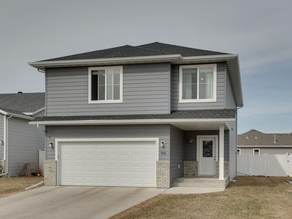 954 28th Avenue W, West Fargo, ND 58078