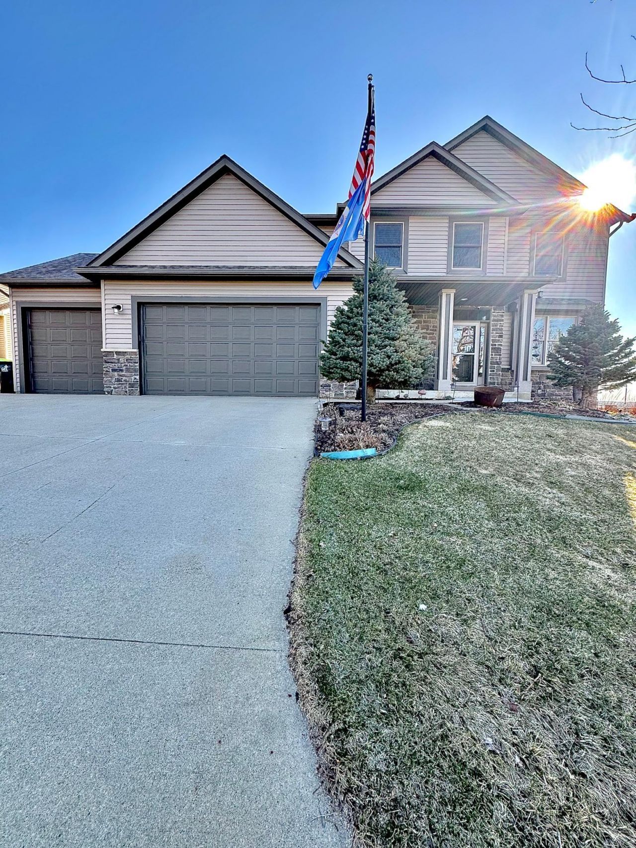 896 Golfview Avenue , Zumbrota, MN 55992 Main Photo