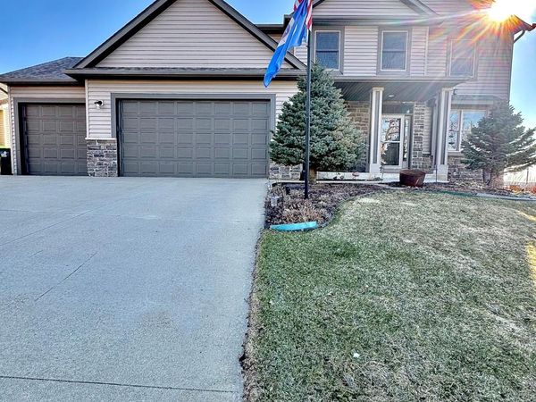 896 Golfview Avenue , Zumbrota, MN 55992