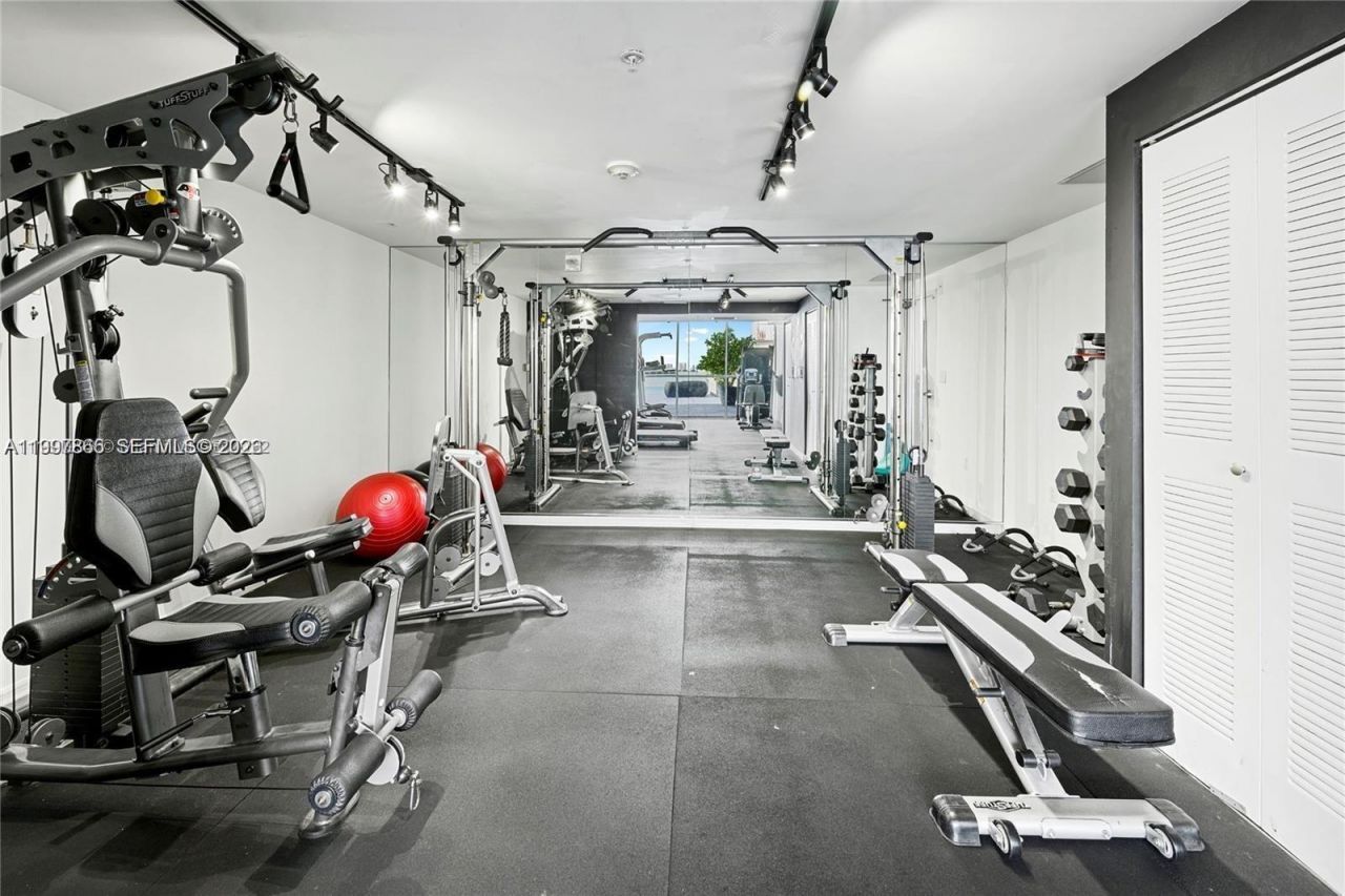 1 Glen Royal Pkwy, Unit 1002, Miami, FL 33125 Photo