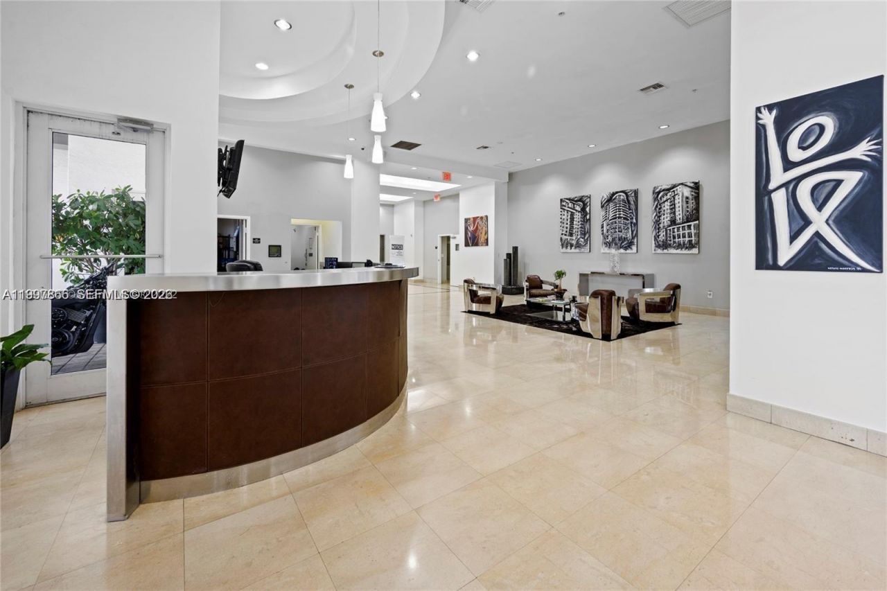 1 Glen Royal Pkwy, Unit 1002, Miami, FL 33125 Photo