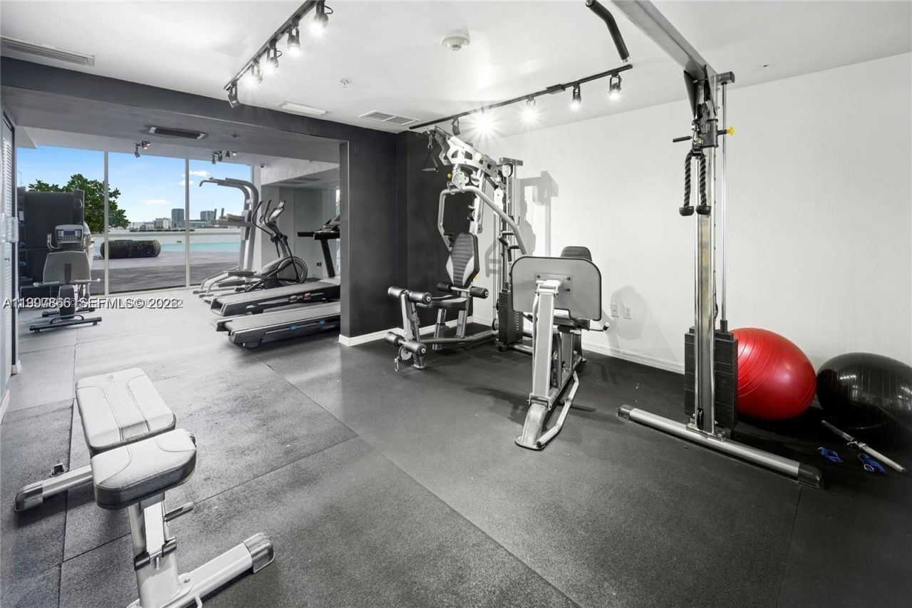 1 Glen Royal Pkwy, Unit 1002, Miami, FL 33125 Photo