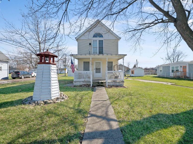 515 W 2nd Street, Port Clinton, OH 43452 Photo 2