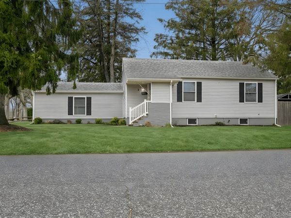 3 Roy Avenue, West Islip, NY 11795