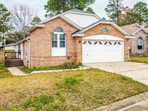 2060 Cambridge Cir, Pensacola, FL 32514