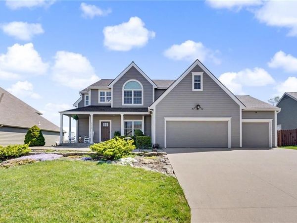 2218 Country Drive, Eudora, KS 66025