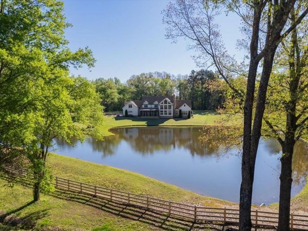 1355 HEWLETT DR, Rossville, TN 38066