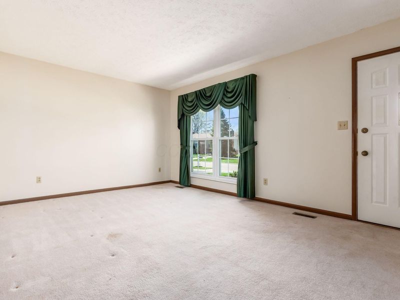 760 Mimosa Place, Columbus, OH 43230 Photo 2