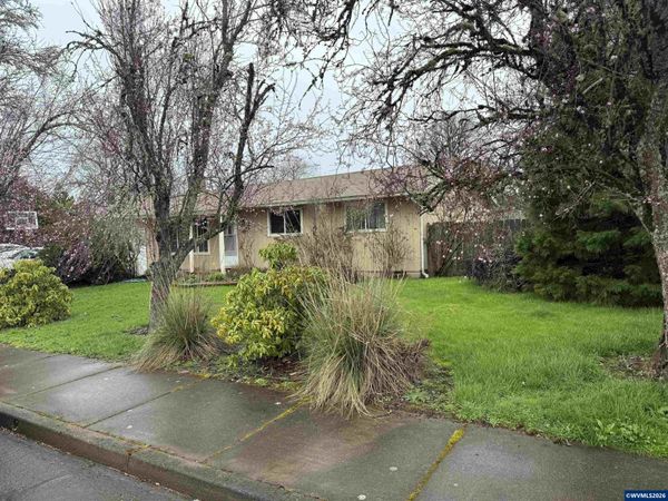 215 S 24th St, Philomath, OR 97370