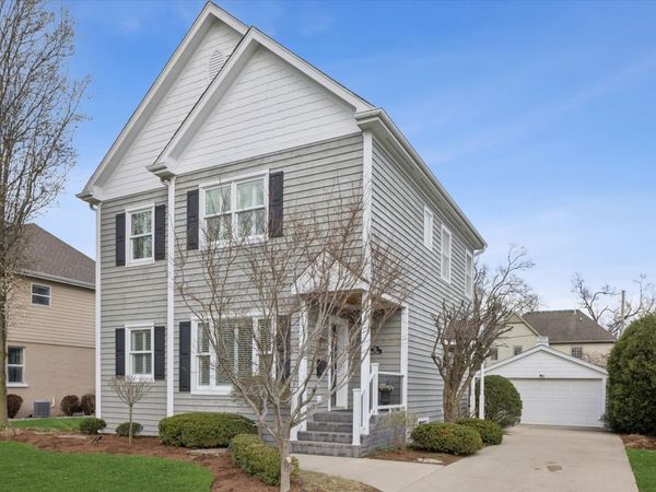 131 Indian Drive , Clarendon Hills, IL 60514