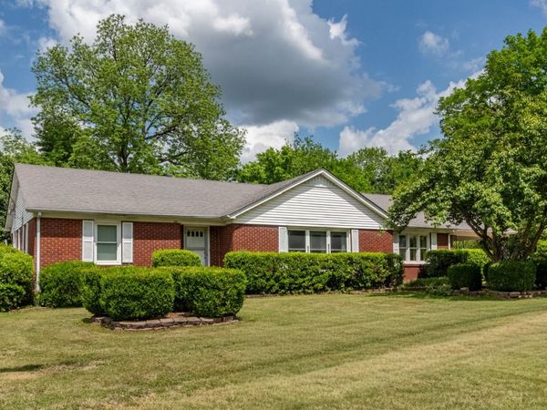 544 E Madison St, Pulaski, TN 38478