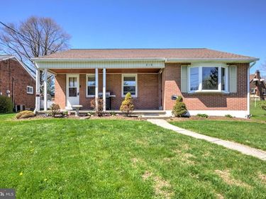 210 S 8TH STREET, AKRON, PA 17501