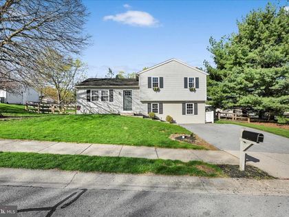 240 BIRCHWOOD LANE Lititz, PA 17543