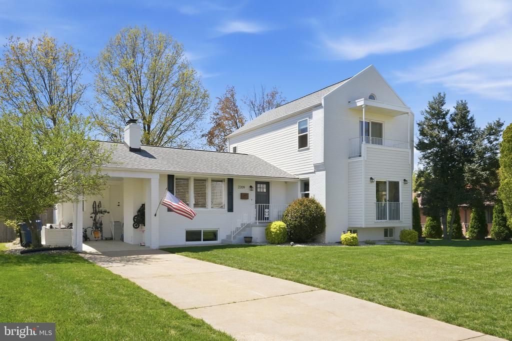 2209 Rollins Drive, Alexandria, VA 22307 Main Photo