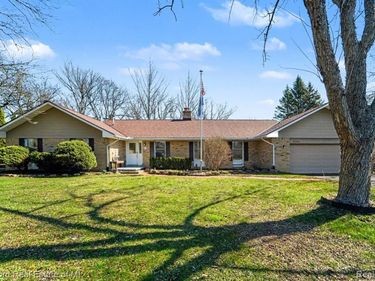 25504 Brookview Street, Farmington Hills, MI 48336