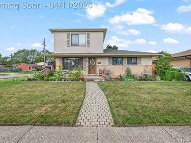 21301 Violet Street, St. Clair Shores, MI 48082