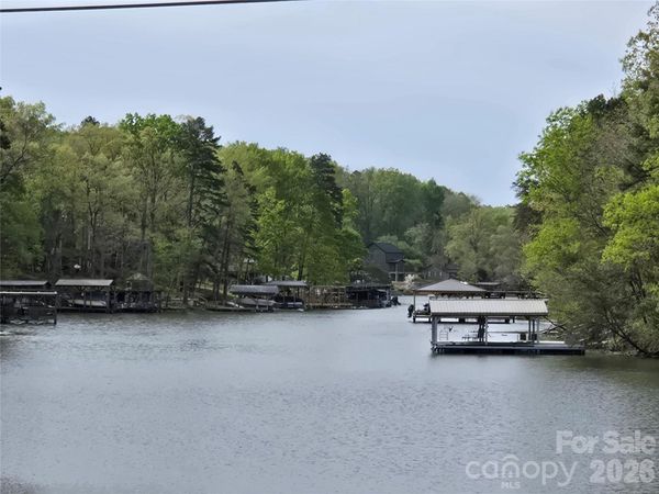 286 Aberdeen Court E, Badin Lake, NC 28127