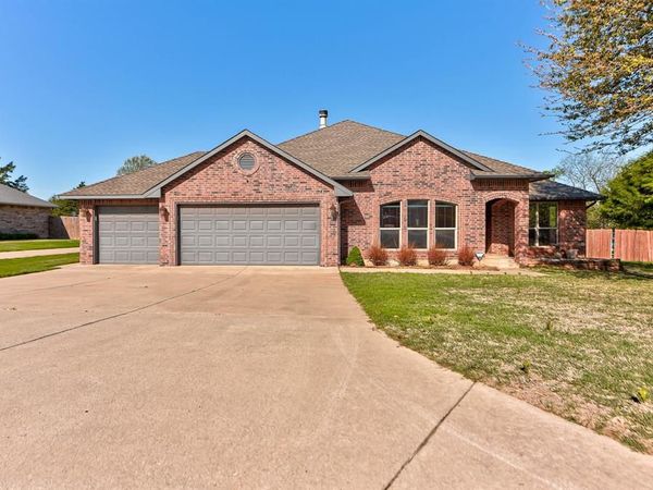 8687 Long Spur Trail, Edmond, OK 73034