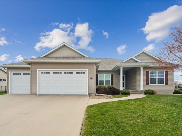 225 17th Avenue Court , Hiawatha, IA 52233