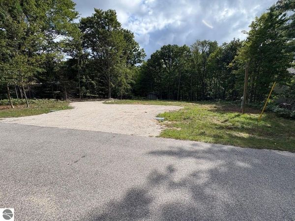 8349 Leecrest Boulevard, Onekama, MI 49675