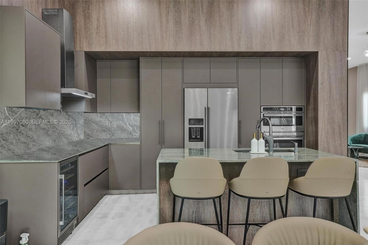 18985 Atlantic Blvd , Sunny Isles Beach, FL 33160 Photo