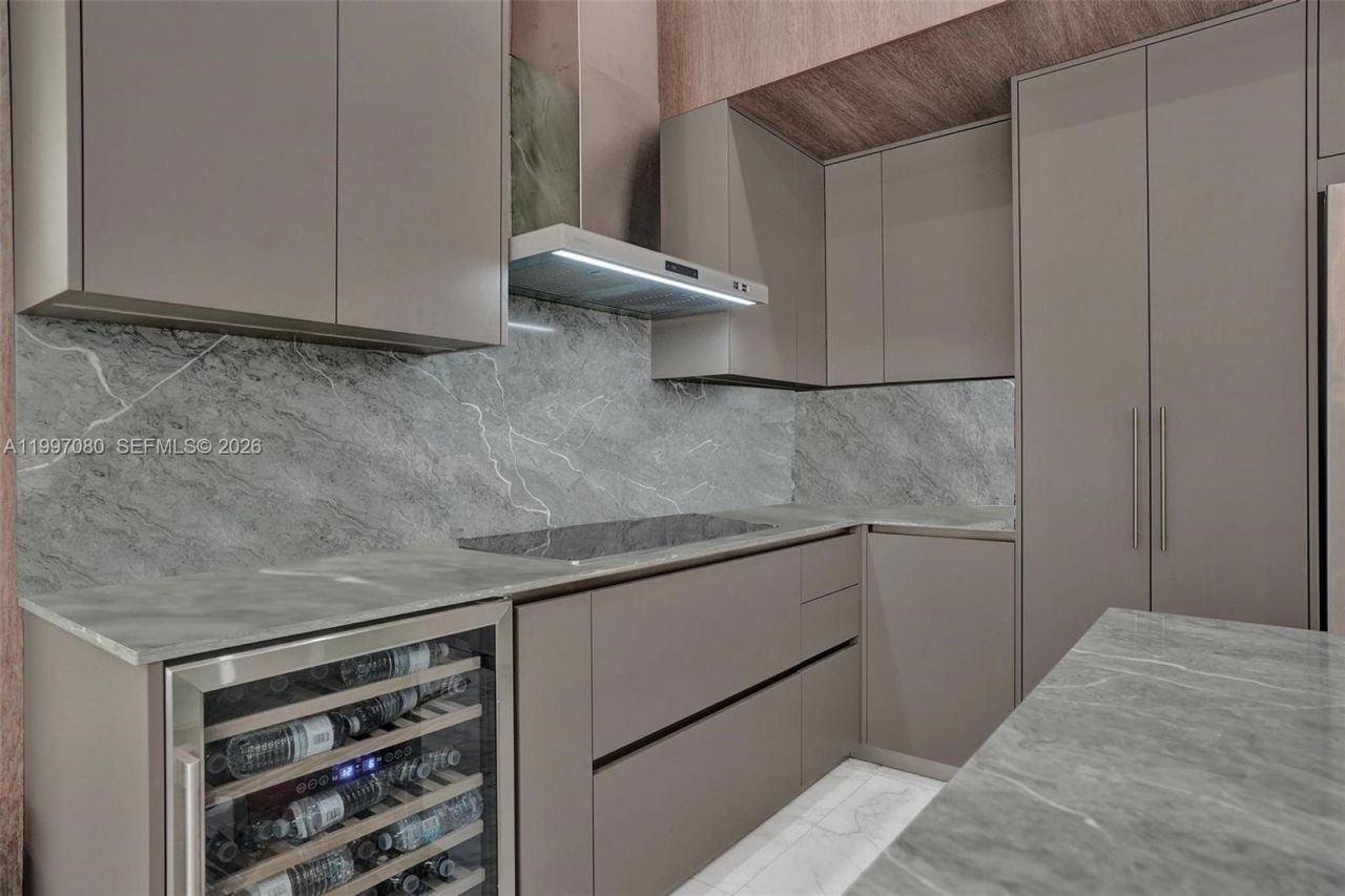 18985 Atlantic Blvd , Sunny Isles Beach, FL 33160 Photo