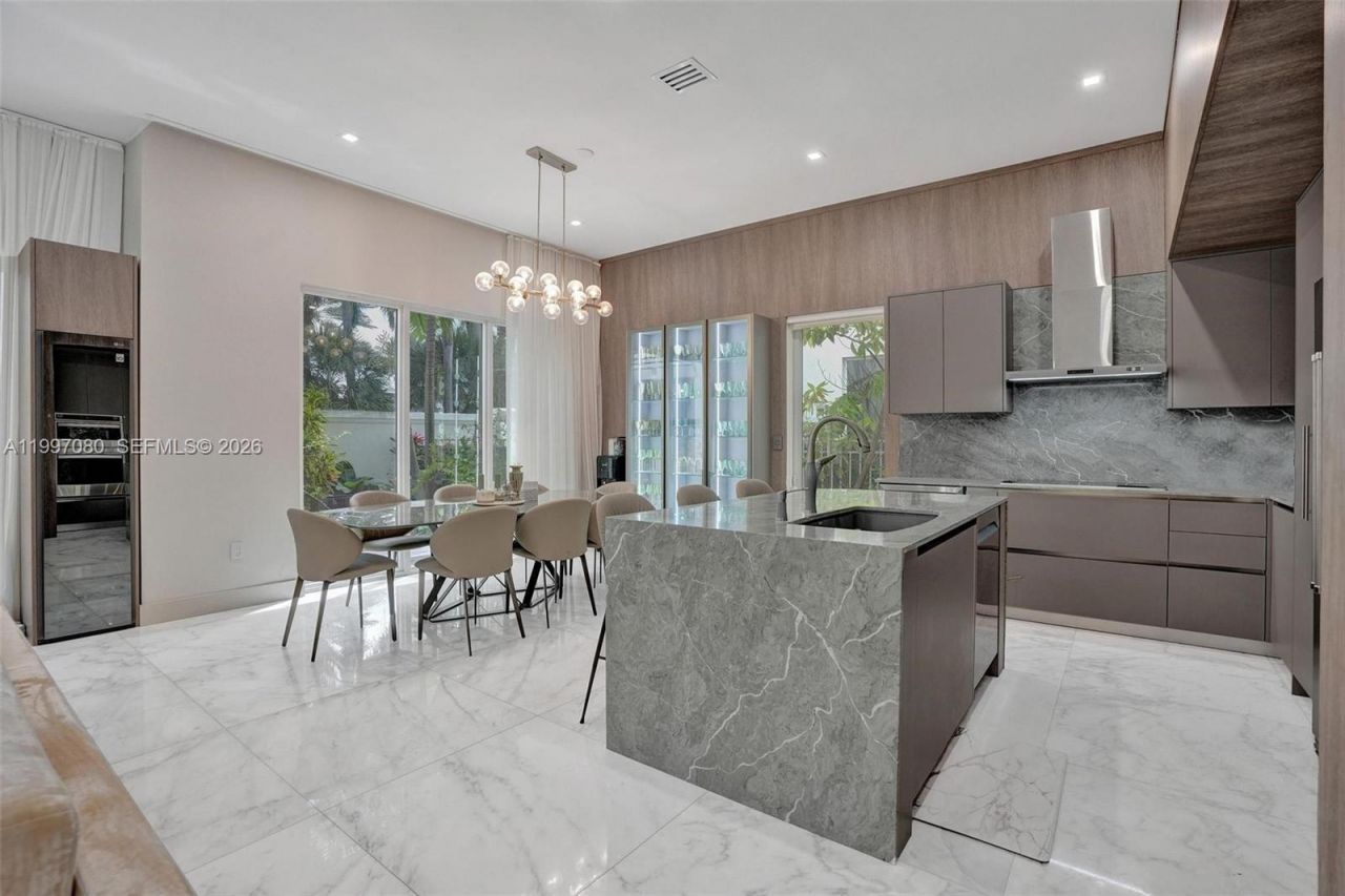 18985 Atlantic Blvd , Sunny Isles Beach, FL 33160 Photo