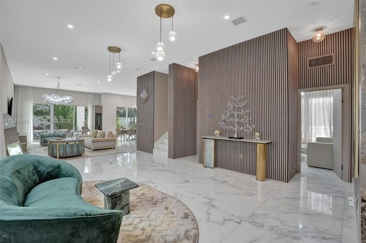 18985 Atlantic Blvd , Sunny Isles Beach, FL 33160 Photo