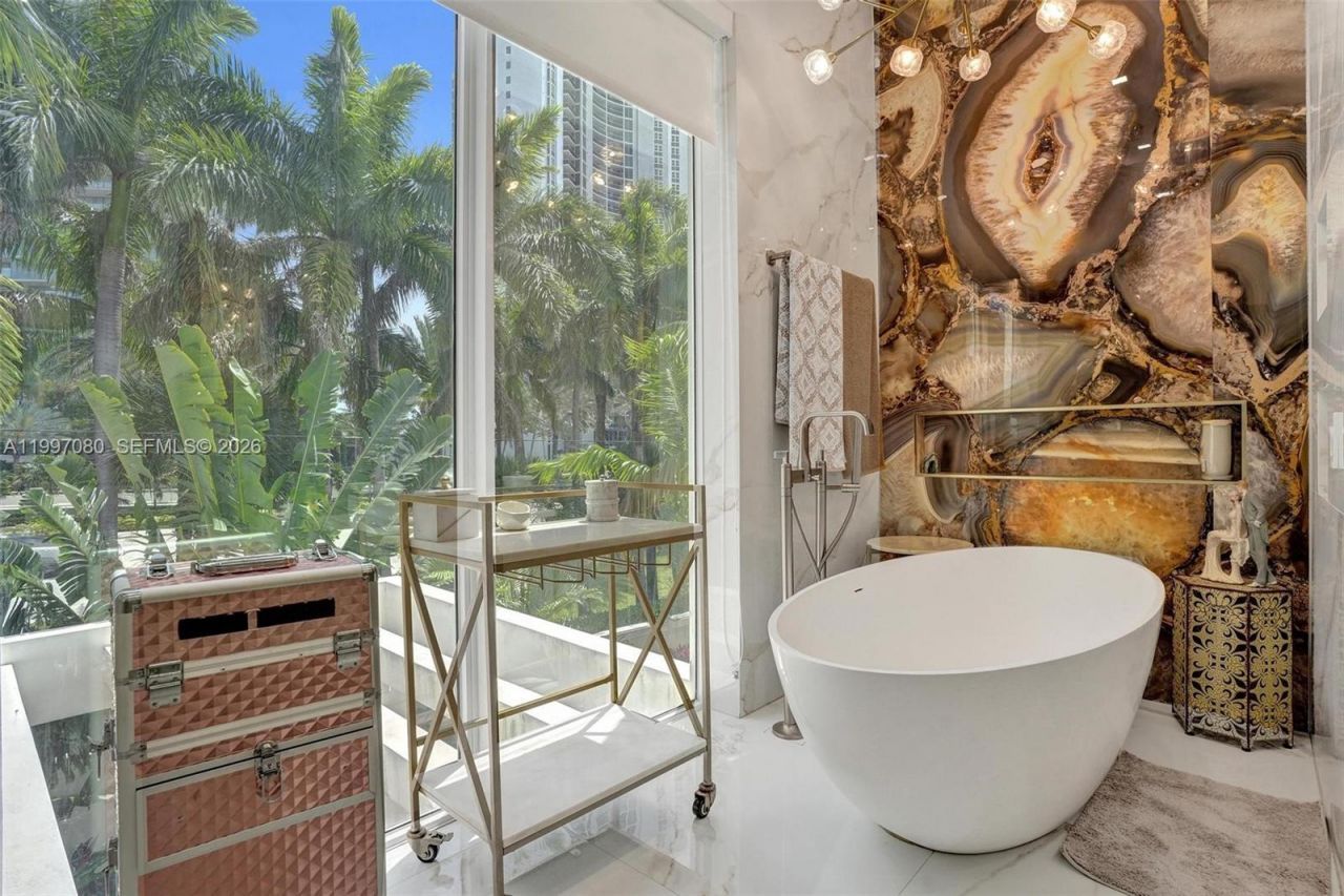 18985 Atlantic Blvd , Sunny Isles Beach, FL 33160 Photo