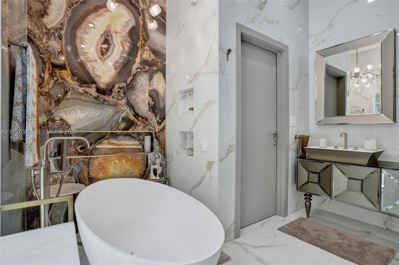 18985 Atlantic Blvd , Sunny Isles Beach, FL 33160 Photo