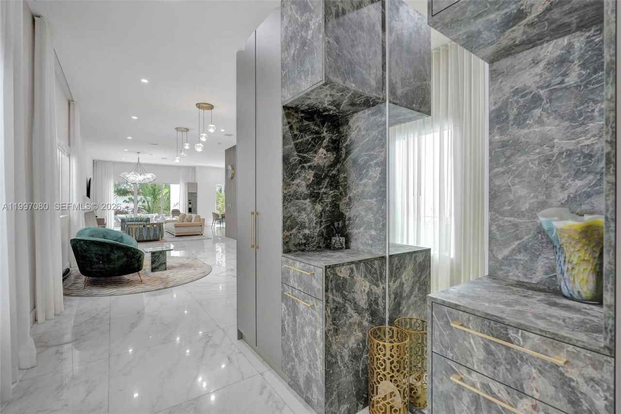 18985 Atlantic Blvd , Sunny Isles Beach, FL 33160 Photo