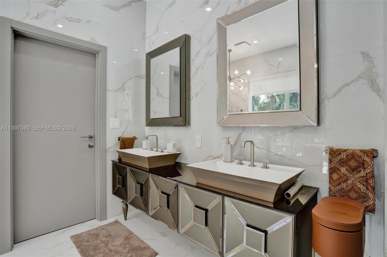 18985 Atlantic Blvd , Sunny Isles Beach, FL 33160 Photo