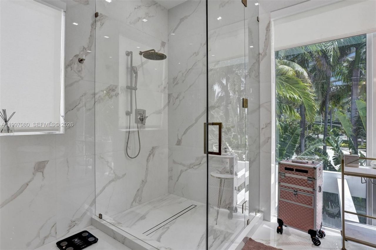 18985 Atlantic Blvd , Sunny Isles Beach, FL 33160 Photo